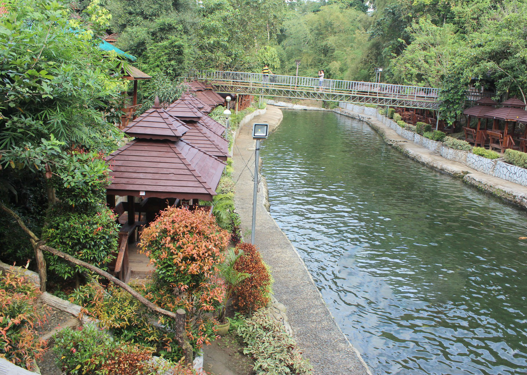 Cottages by the river in Villa Filomena 