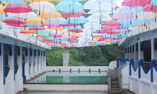 Umbrella by the kiddie pool in Villa Colmenar 